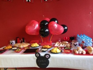 Mesa con imprimibles Mickey