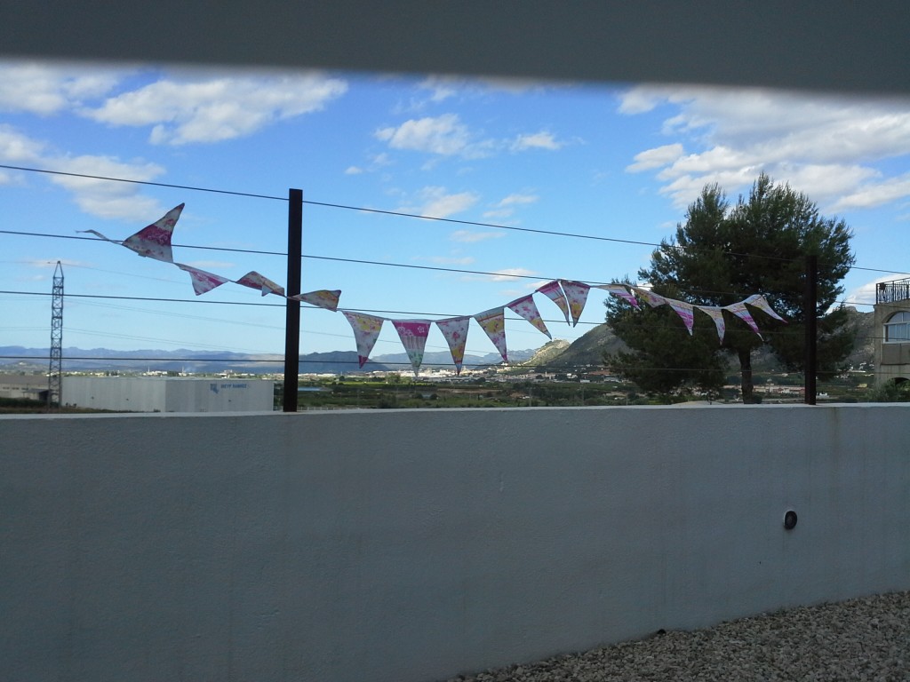 14 banderines al aire